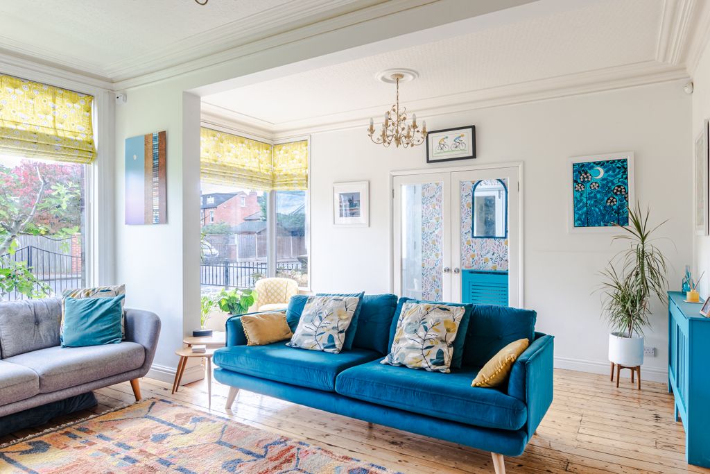 Property photo 3 of 35 Lounge2