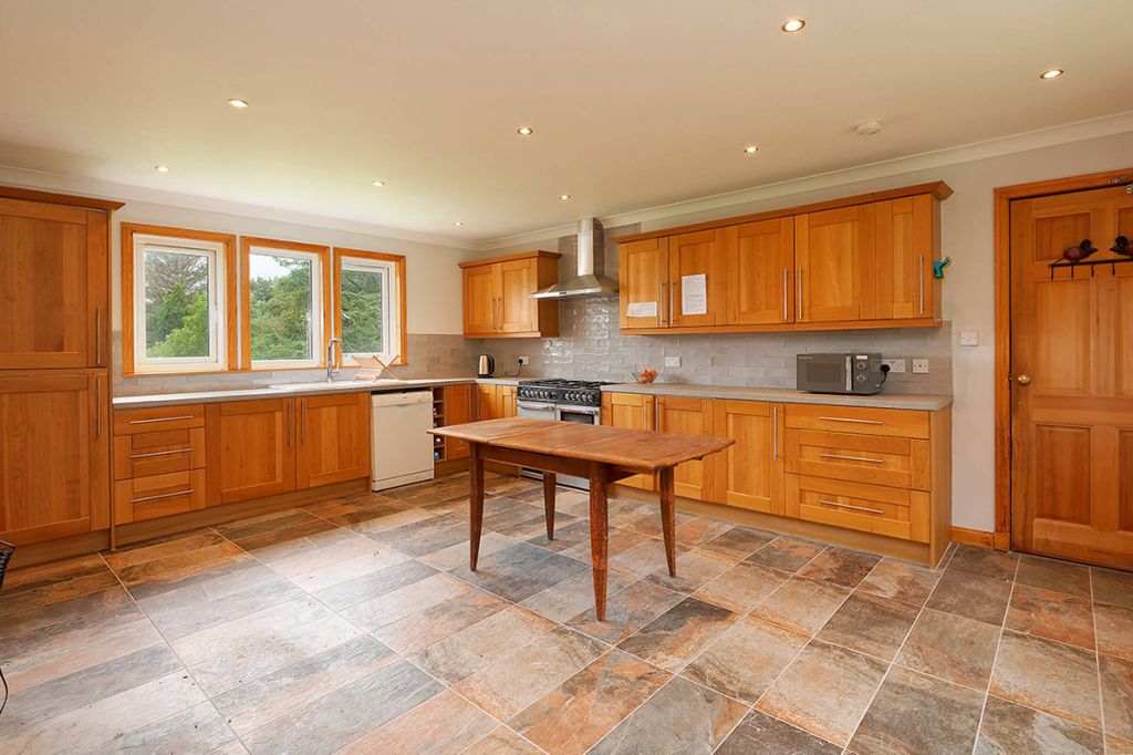 Property photo 2 of 39