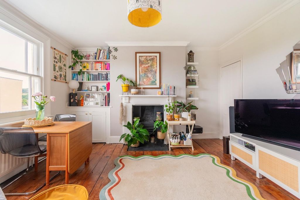 Property photo 1 of 23 U1M3Avwcd - Living Room G.Jpg