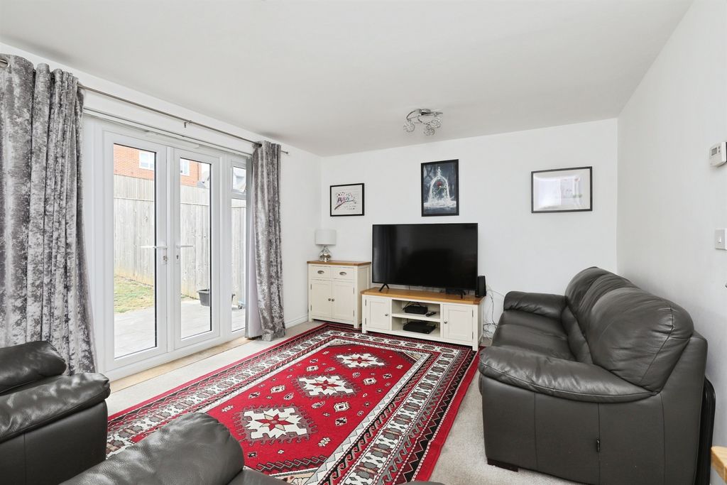 Property photo 2 of 17