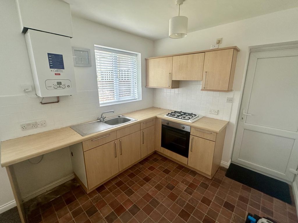 Property photo 3 of 10 Kitchen