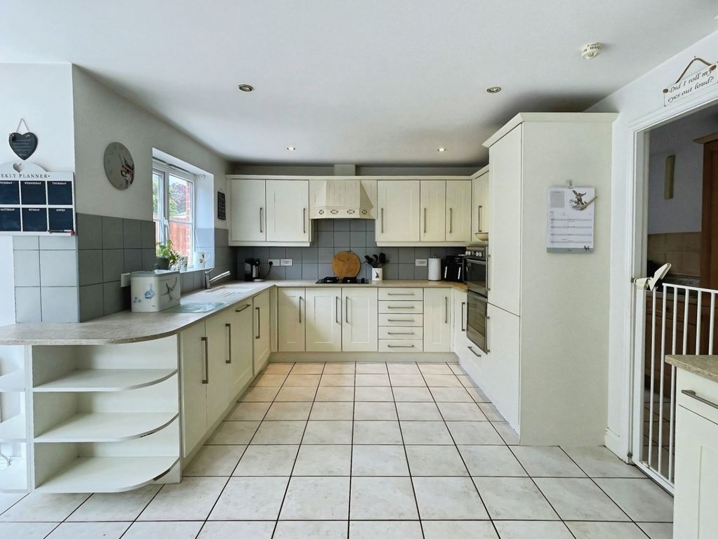 Property photo 3 of 46 Kitchen Diner