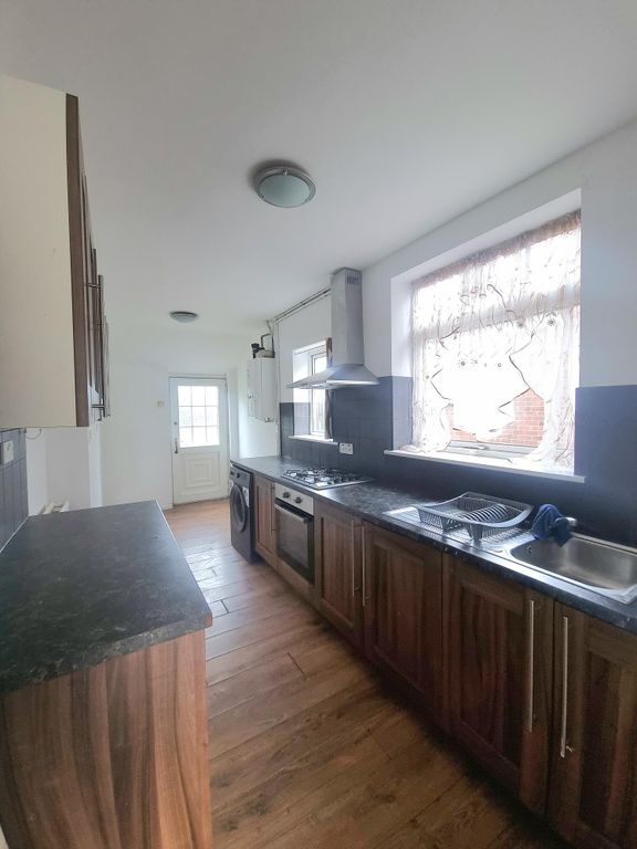 Property photo 3 of 9 Kitchen