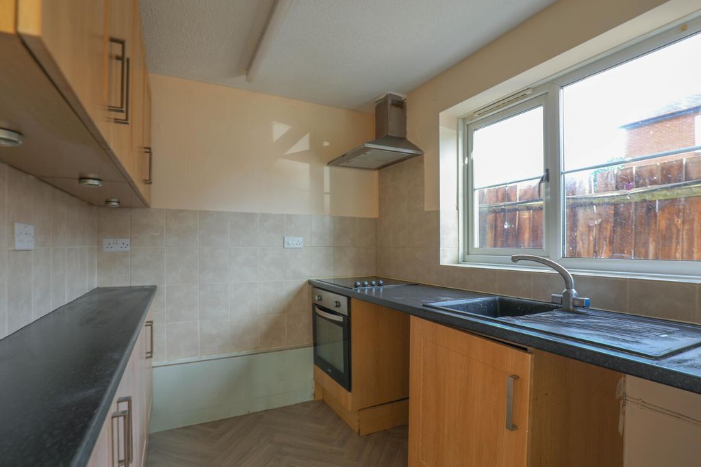 Property photo 3 of 6 Kitchen