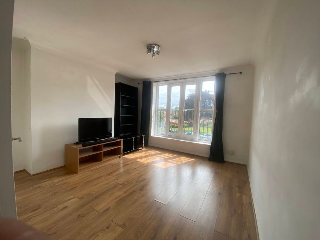 Property photo 1 of 5 Photo 4