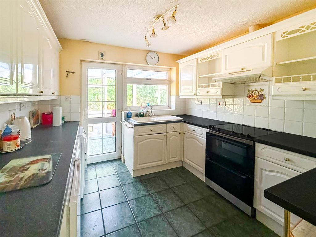 Property photo 2 of 14 Kitchen