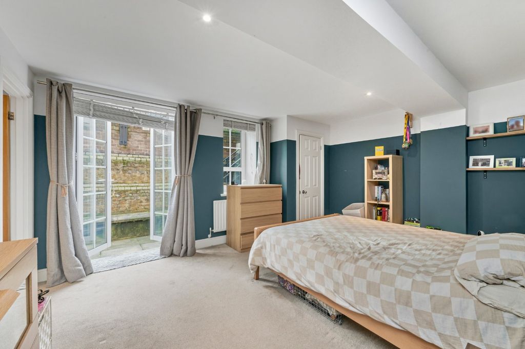 Property photo 3 of 14 Picture No. 17