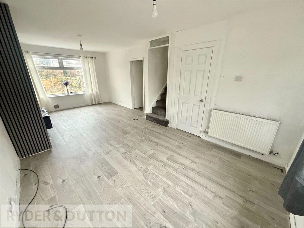 Property photo 3 of 18 Lounge