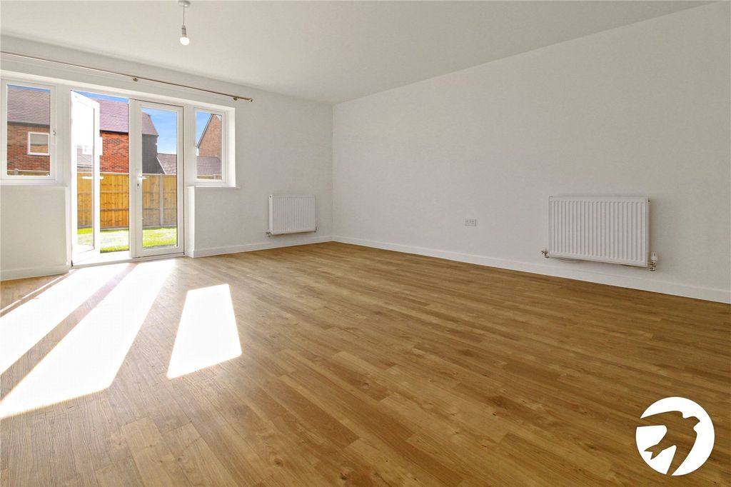 Property photo 3 of 12 Lounge