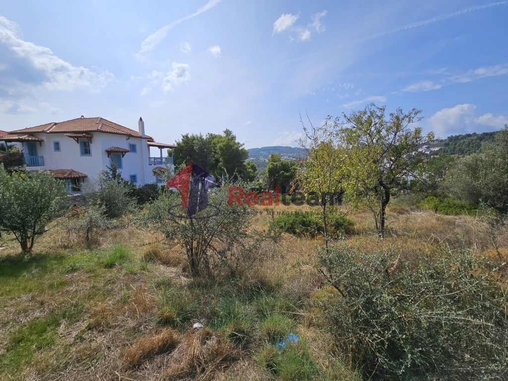Property photo 2 of 25