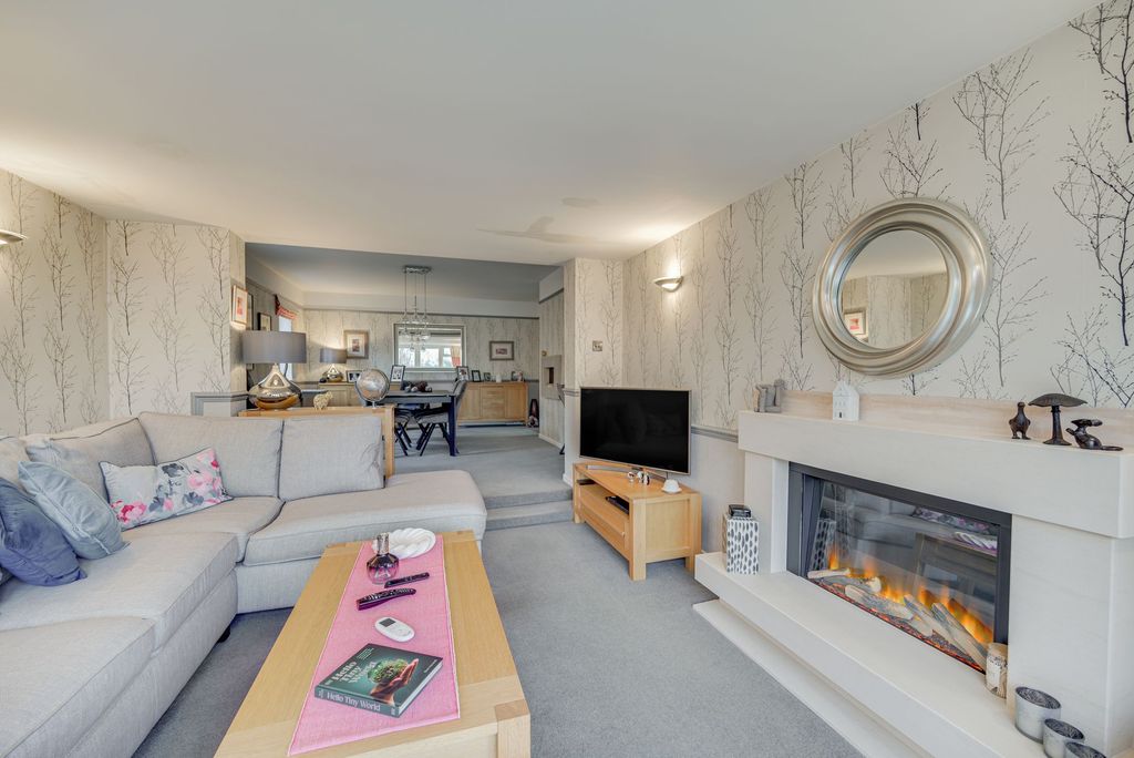 Property photo 3 of 50