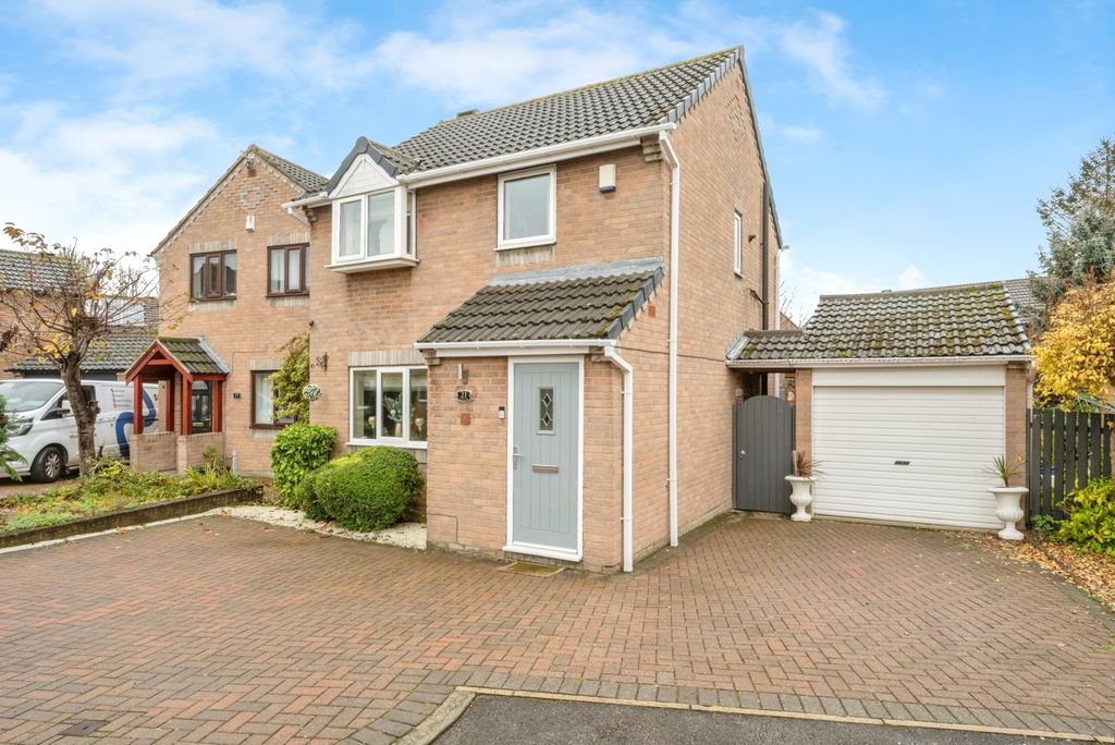 Property photo 2 of 17 Front