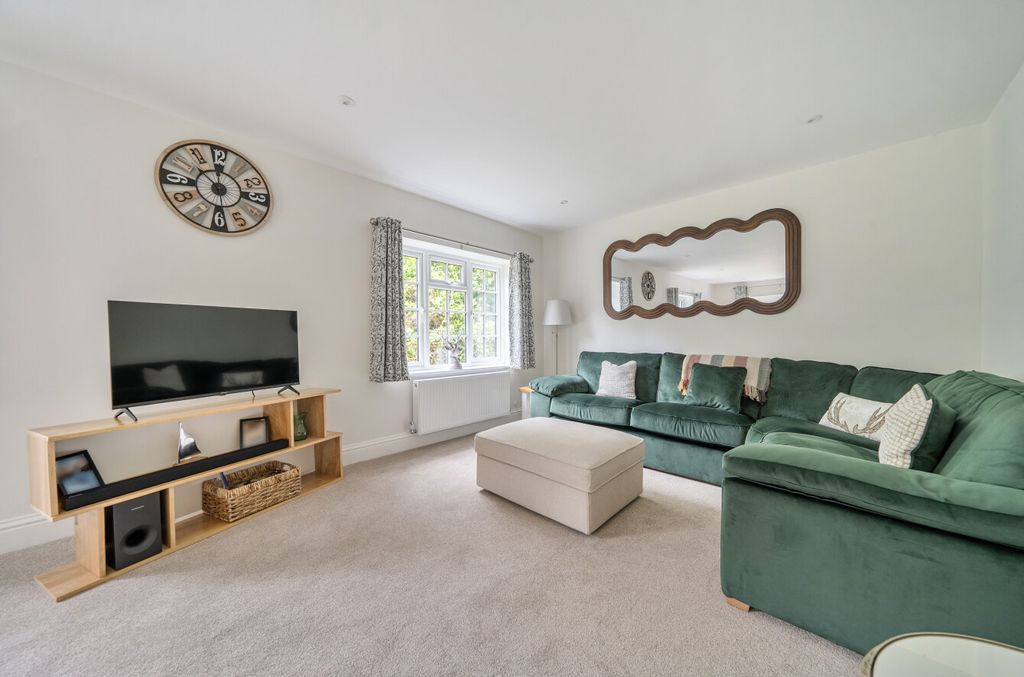 Property photo 2 of 29 1471693-12-6A2Bdd...