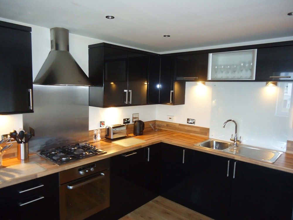 Property photo 2 of 11 Kitchen − Copy