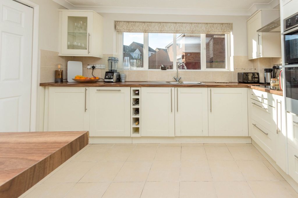 Property photo 3 of 13 Kitchen/Breakfast Room