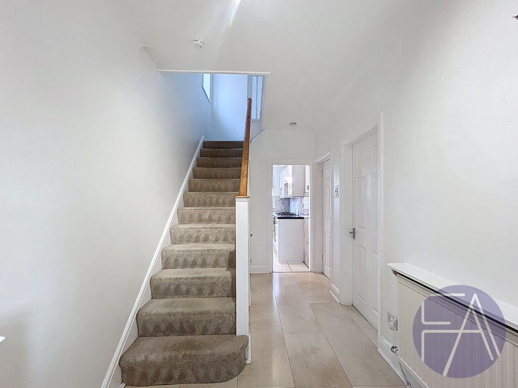 Property photo 2 of 17 4782253