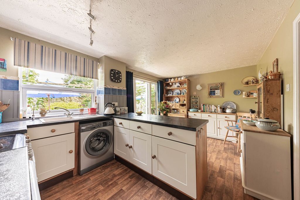 Property photo 3 of 19 Kitchen/Dining Room (1)
