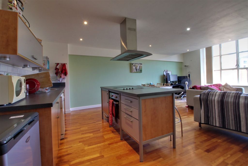 Property photo 3 of 12