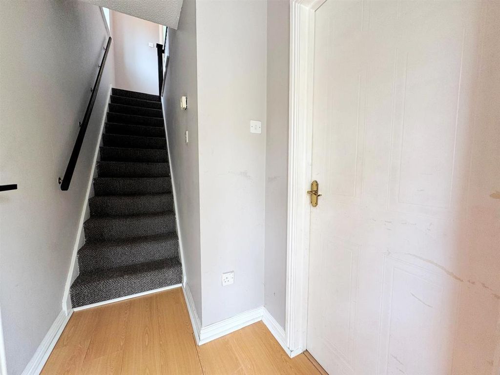 Property photo 2 of 13 Entrance Hall