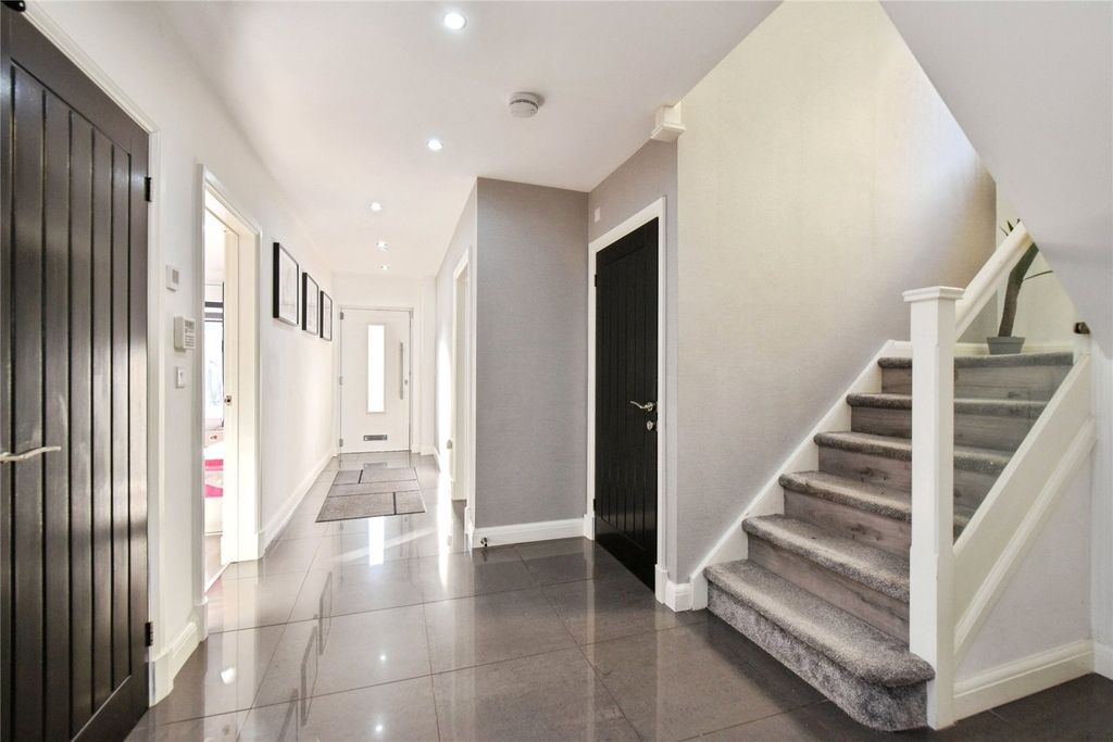 Property photo 2 of 25 Picture No. 24