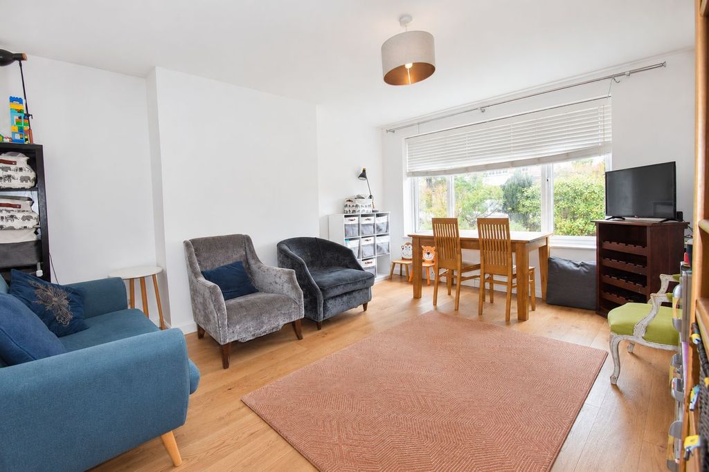 Property photo 3 of 8