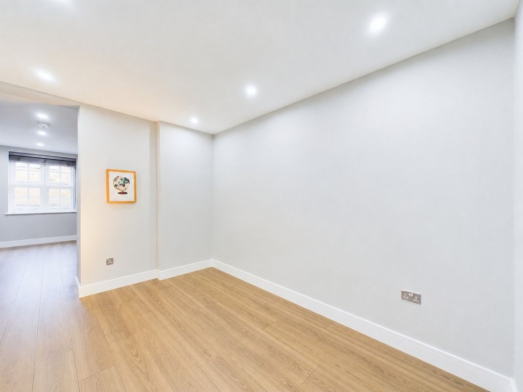 Property photo 2 of 14 962953