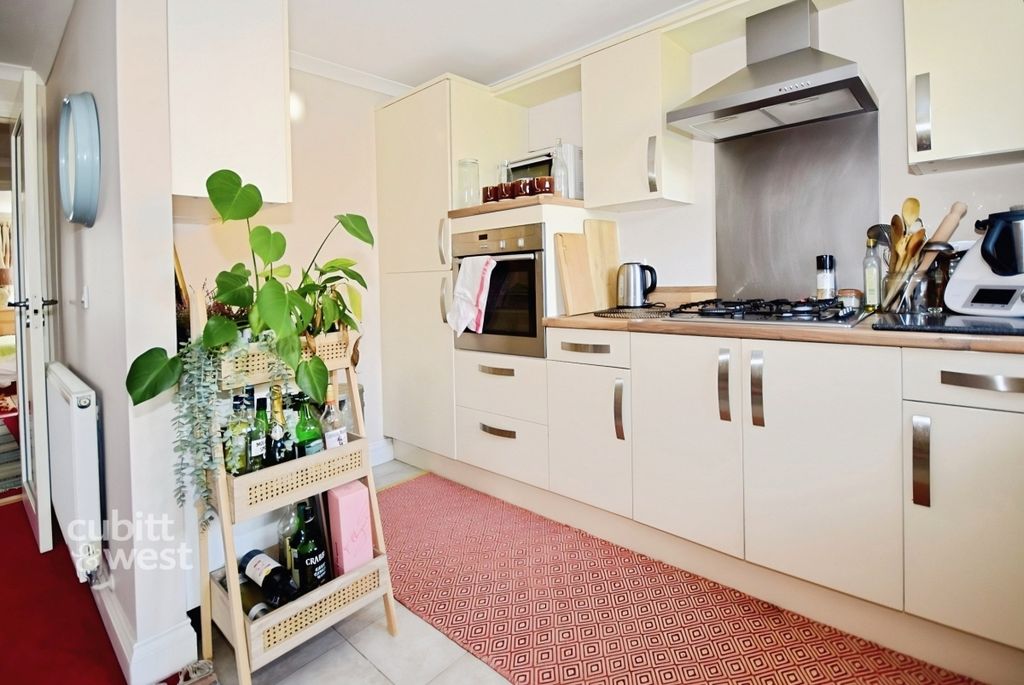 Property photo 3 of 11 60691067-5