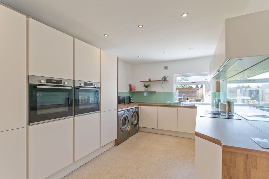 Property photo 2 of 24