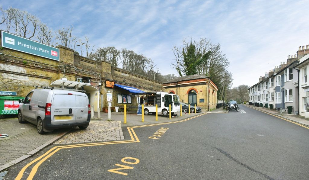 Property photo 3 of 21