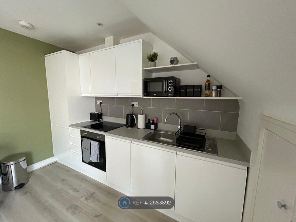 Property photo 2 of 7 Kitchen