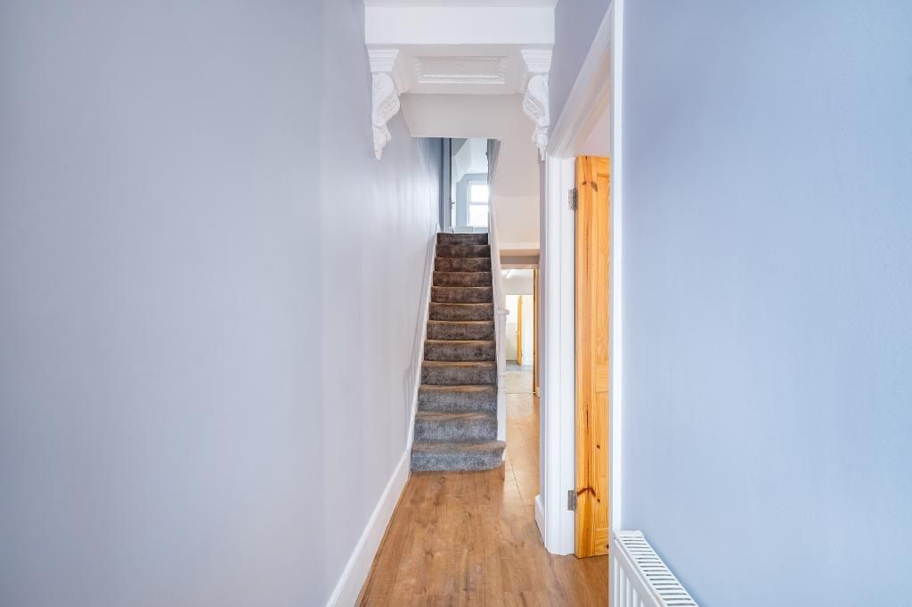 Property photo 3 of 21 Entrance Hall