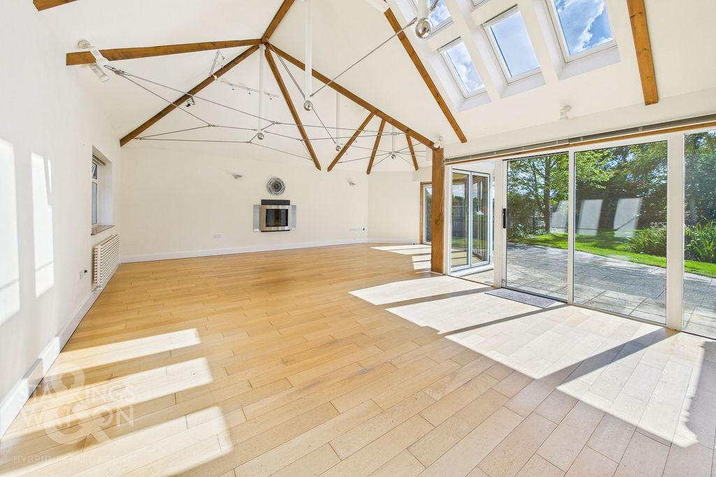 Property photo 2 of 32