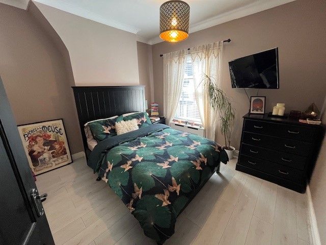 Property photo 2 of 7 Main Bedroom 1
