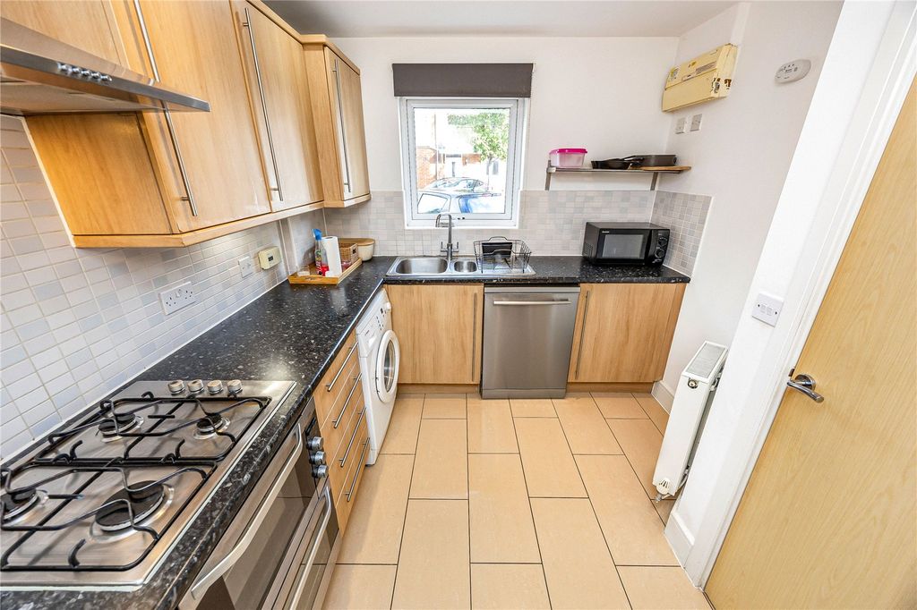 Property photo 2 of 16 Picture No. 24