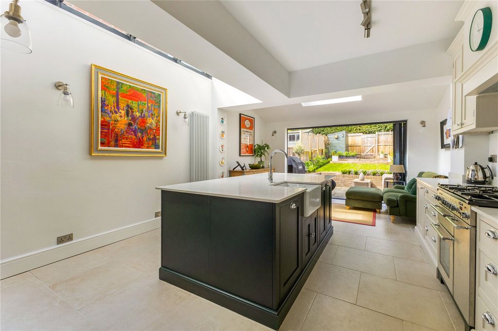 Property photo 3 of 13 Kitchen/Breakfast