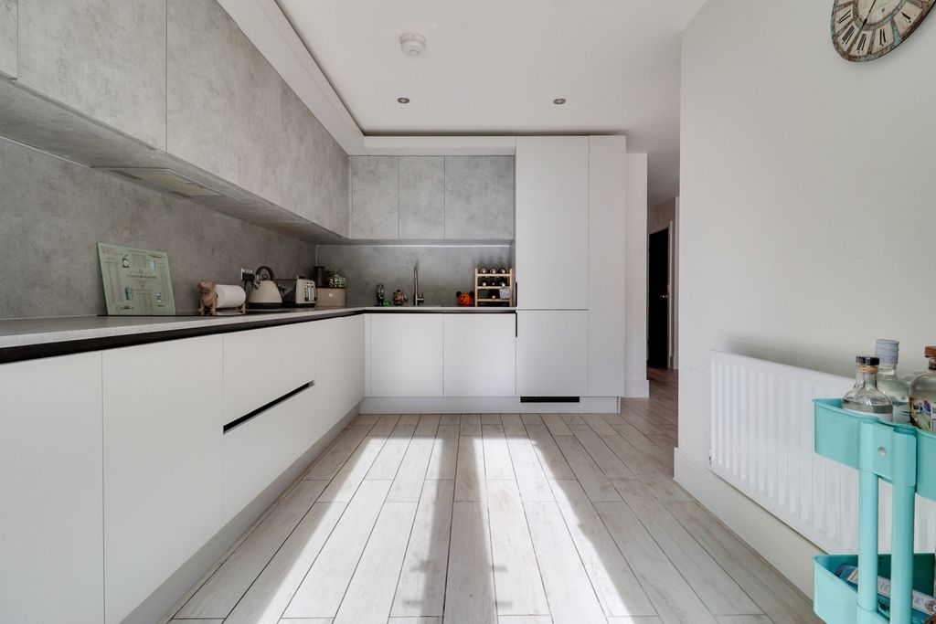 Property photo 2 of 23 Img_9809-Img_9811