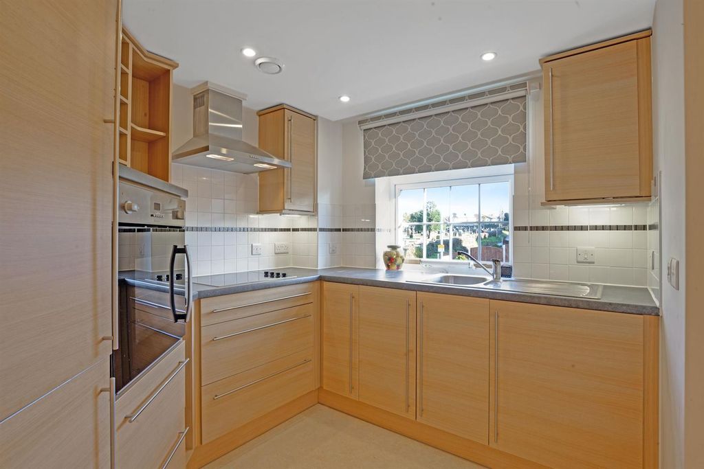 Property photo 2 of 15 04-c68Apdmcs 48 Weighbridge Crt (16)-Medium.Jpg