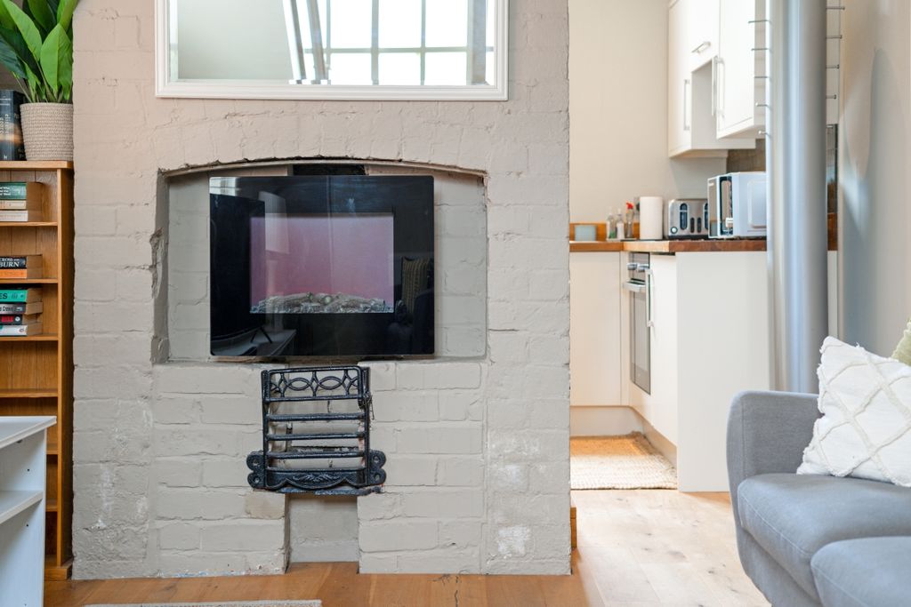 Property photo 3 of 11