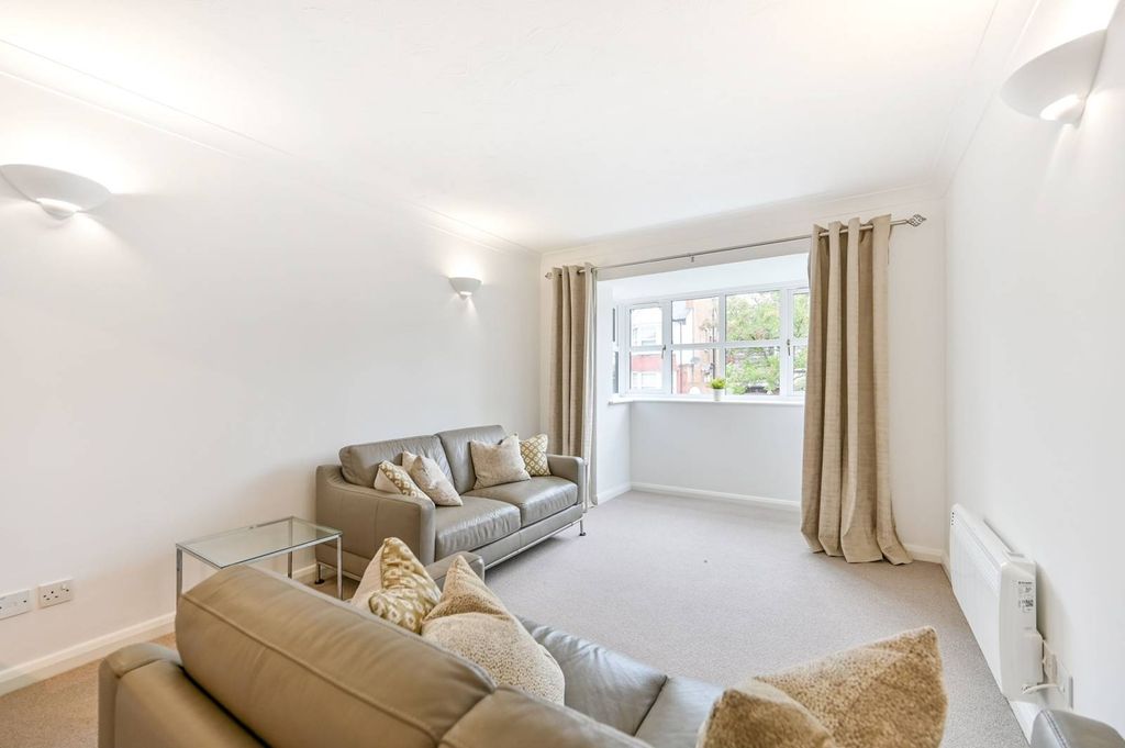 Property photo 2 of 8