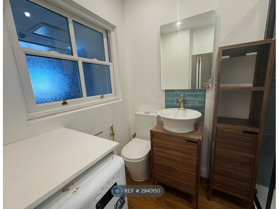 Property photo 3 of 11 Smart Mirror, Underfloor Heating, W.Machine