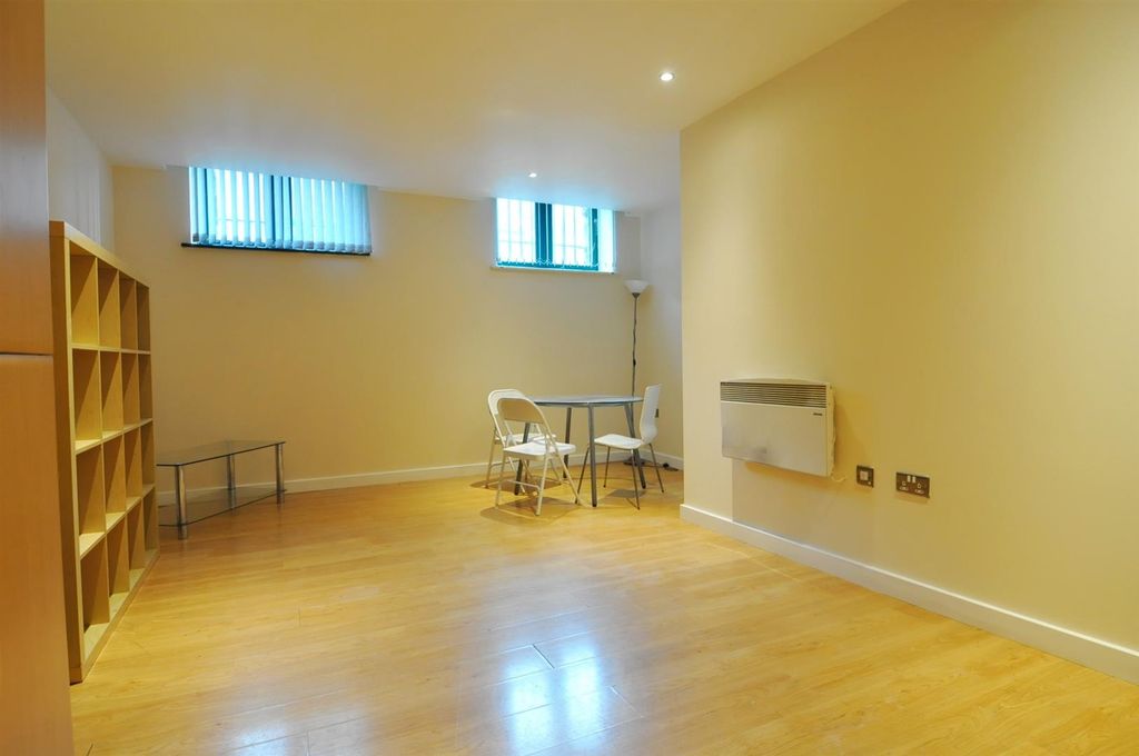 Property photo 3 of 6 Lounge