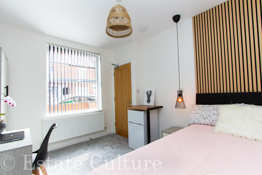 Property photo 2 of 34