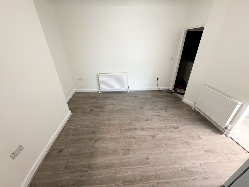 Property photo 2 of 6 Photo 2