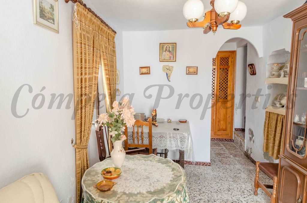 Property photo 3 of 13