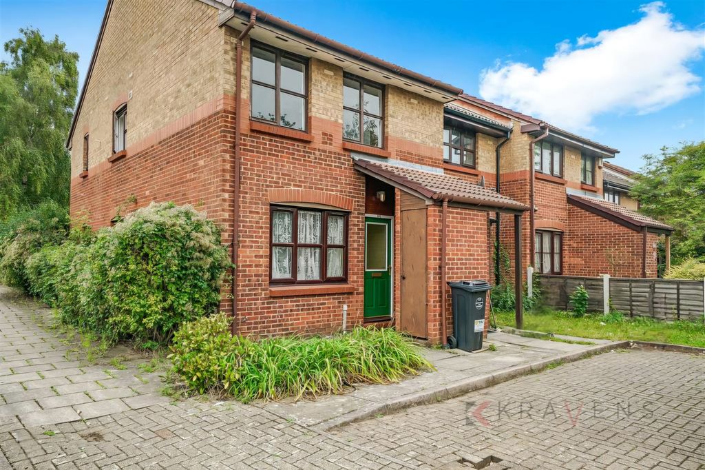 Property photo 1 of 8 Ash Walk, Wembley Ha0