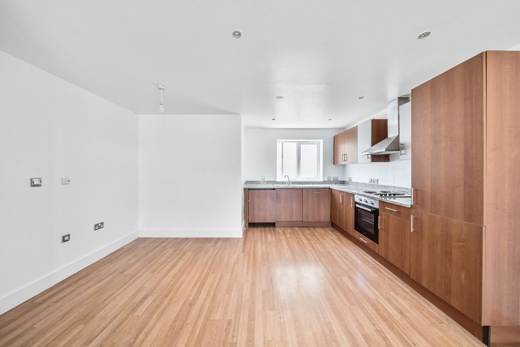 Property photo 2 of 11 Kitchen