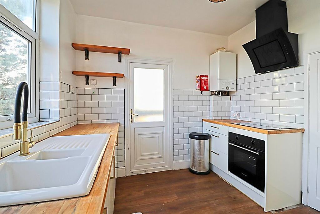 Property photo 3 of 13 Kitchen