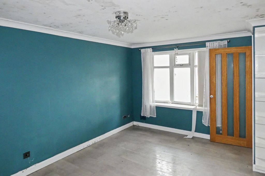 Property photo 3 of 14 37 James Niven Court, Hull, East Riding Of Yorkshire Hu9 3Aq