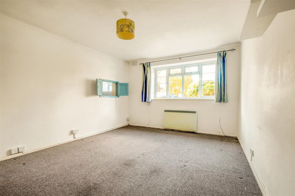 Property photo 2 of 9 9 Stanford Court-4.Jpg