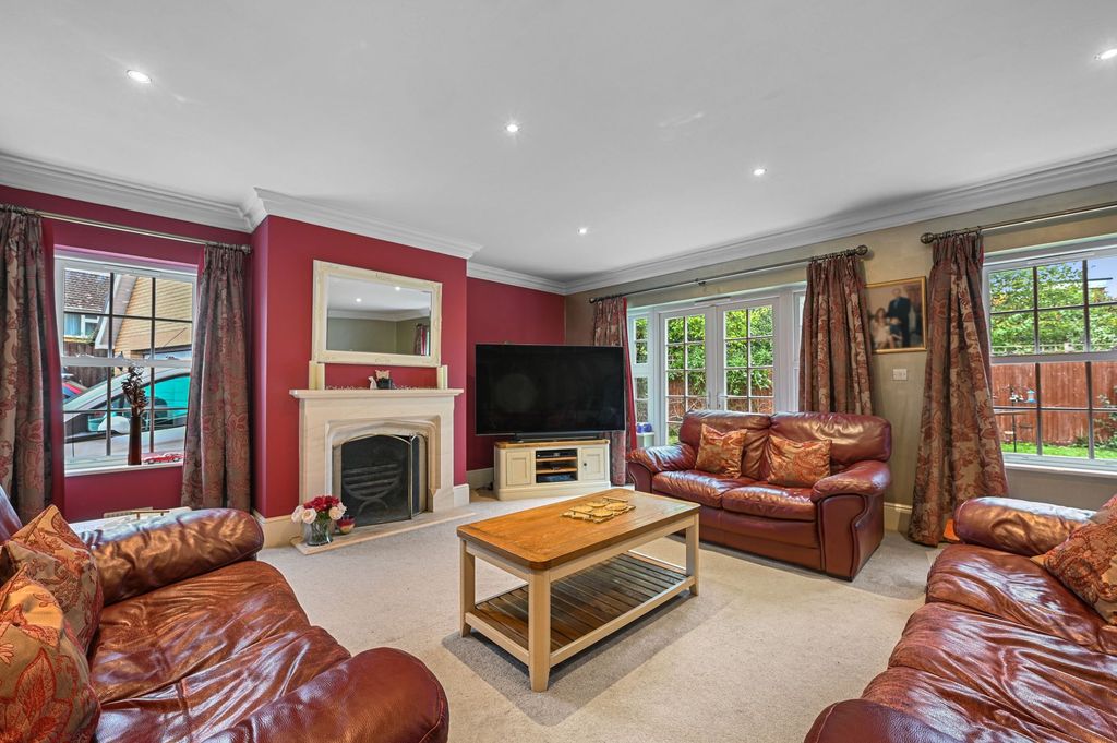Property photo 2 of 39